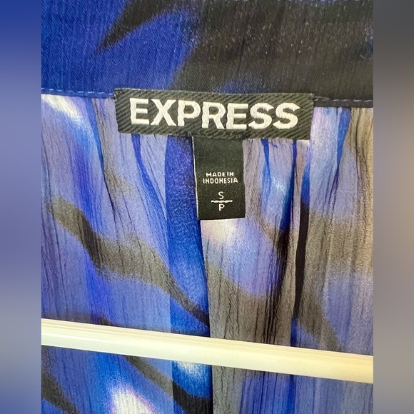 Express flutter sleeve top in S with embellished neckline. Blue, black, white. - Picture 3 of 4